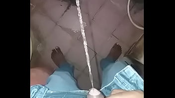 Kontol Desi Yang Mantap Menyemburkan Air Seni