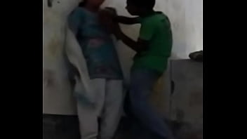 Mengisap Puting Gadis Desi Yang Menggoda