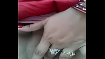 Bidadari Desi Yang Menggoda Memainkan Jemari Nakalnya
