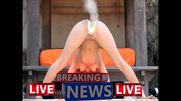 Gadis Tetangga Menunduk Memperlihatkan Lekuk Tubuhnya Yang Menggoda