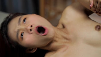 Ditaklukkan Dengan Liar Di Atas Sofa