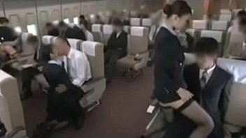 Pramugari Cina Seksi Di Bandara
