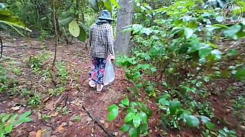 Gadis Thai Jalan-jalan Di Hutan, Mampir Ngentot Dulu Sebelum Petik Jamur