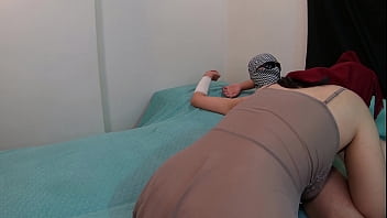 Gadis Arab Muslim Berhijab Nungging Di Atas Kontol