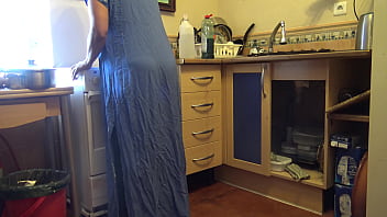 Ibu Tiri Arab Mengizinkan Anak Tirinya Yang Sedang Horny Melakukan Quickie Di Dapur