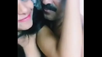 Istri Desi Mesra Bersama Suami