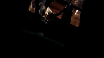 Gadis Polos Terguncang Di Atas Kursi Bus