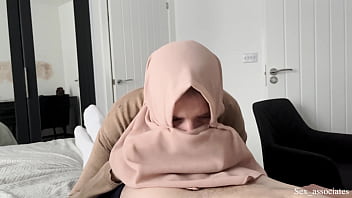 Ibu Tiri Arab Bantu Anak Tirinya Yang Tangannya Patah Dengan Cara Yang Panas