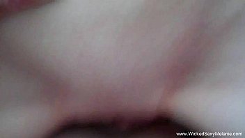 Anak Tirinya Membujuk Ibunya Untuk Diberi Isi