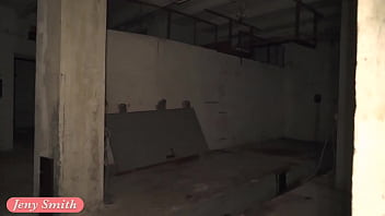Sarang Maut. Jeny Smith Telanjang Bugil Di Pabrik Tua Terbengkalai! Erotis Penuh Horor Seperti Area 51