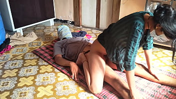 Menggila Dengan Adik Tiriku Yang Manis Di Dapur