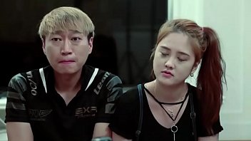 Dua Gadis Korea 18 Tahun Yang Menggoda