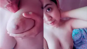 Nadia Nazami Goyang Montok Ebot Payudara Menggairahkan