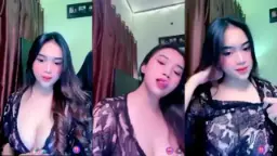 Naya Menggoda Dengan Lidah Panas Yang Menggairahkan