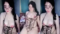Puting Kitty Yang Menggoda Dan Siap Dihisap
