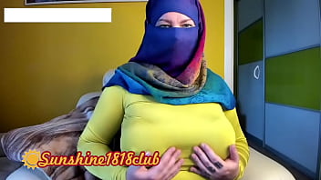 Gadis Muslim Berhijab Arab Dengan Payudara Besar Di Depan Kamera Rekaman Tanggal 2 November