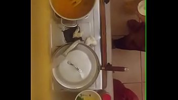 Tante Desi Yang Seksi Dengan Belahan Dada Menggoda