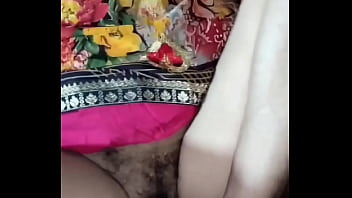Suara Hindi Kotor Di Kamar Mandi, Aku Kencing Dan Menggoda