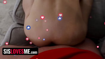 Si Kecil Emma Jadi Gak Bisa Diatur Saat Live Streaming, Akhirnya Gue Sempetin Ngewe Pantatnya!