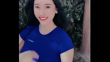 Gadis Asia Berpayudara Montok Dan Pantat Menggoda.