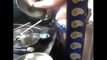 Tante India Desi Dari Kannada Dengan Pusar Dan Pinggul Yang Menggoda