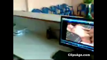 Mengintip Video Panas Desi Sembari Kerja Di Kantor