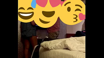 Istri Seksi Desi Menggoda Tukang Kabel Dengan Tubuhnya Yang Menggairahkan