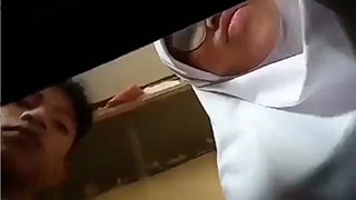 Goyang Mesra Sepasang Abg Sekolah Yang Grepe-grepe Ganas Di Dalam Kelas