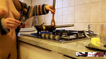 Memasak Telanjang Bareng Thelma: Episode Panas Yang Bikin Bergairah