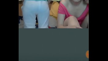 Live Streaming Intim: Adu Tubuh Lesbian Di Periskop