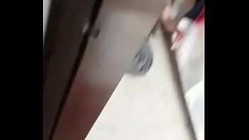 Pembantu Desi Membuka Baju Dengan Genit