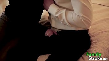 Arab Tiri Yang Menggoda Mengisap Kontol Kakak Tirinya