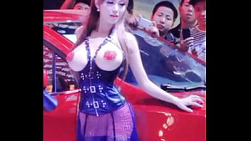 Chica China Voluptuosa Con Curvas Ardientes Y Sensuales