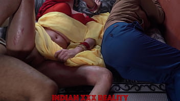 Gadis India Tersesat, Ibu Tiri Menggoda Dalam Bahasa Hindi Yang Menggairahkan