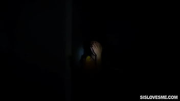 Celah Langkah-kakak Ini Menggoda – Mandy Muse