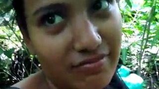 Gadis Manis Dan Kekasihnya Berpetualang Panas Di Hutan Liar