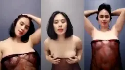 Kimaya Agata Menggoyangkan Tubuhnya Yang Menggoda