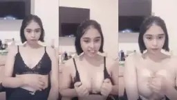 Renny Mengumbar Payudara Mewahnya