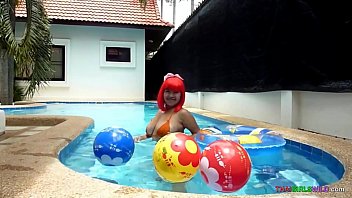 Payudara Alami Besar Pada Gadis Thailand Yang Menggoda