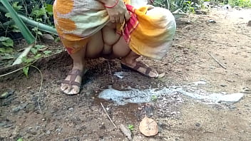 Tante Desi Buang Air Kecil Di Alam Liar, Wajib Ditonton!