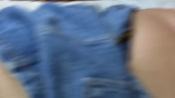 Ibu Berbulu, Istri Latin, Memamerkan Tubuh Panasnya Di Kamar Tidur Di Depan Karyawannya, Dia Menginginkan Penis Dan Ejakulasi Di Pantatnya