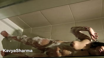 Gadis India Gujarat Yang Bergairah Di Bak Mandi, Meremas Payudara Besar Dan Memainkan Memeknya – Versi Lengkap Bahasa Hindi