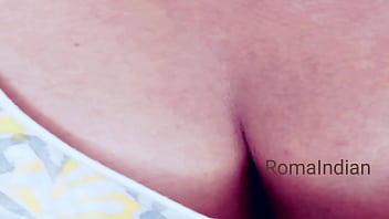 Gadis Seksi India Pamer Belahan Dada Menggoda Untuk Saudara Tiri