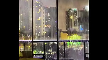 Annojs: Gadis Pekerja Yang Menggoda Di Tanah Arab