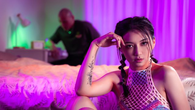 Gadis Asia Menggoda Dengan Erotisme Yang Mengguncang