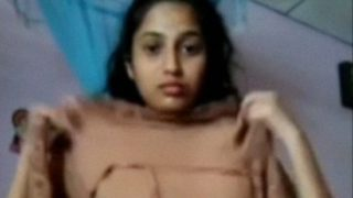 Teman Sekamar Desi Hampir Ketahuan Berpose Bugil Untuk Foto Mesum
