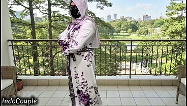 Istri Berjilbab Genit Yang Haus Perselingkuhan Bertemu Denganku Di Lorong Kampus