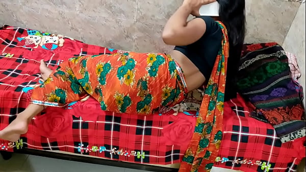 पति से फोन पर बात करते हुए, भैया मेरी चूत जोर-जोर से फाड़ दो।