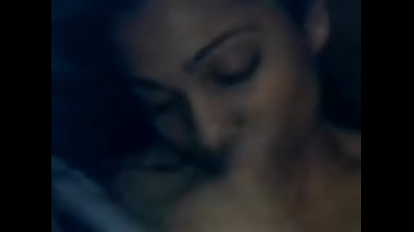 Ciuman Penuh Nafsu Dari Wanita India Afrika Selatan