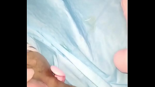 Gadis Tionghoa Merangsang Diri Hingga Memuncak, Lubang-lubangnya Terisi Penuh Dan Mengucur Deras